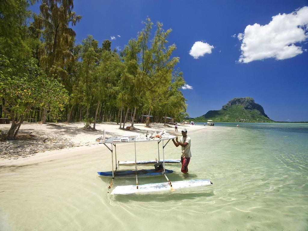 Happy Days Guest House Le Morne Exterior foto